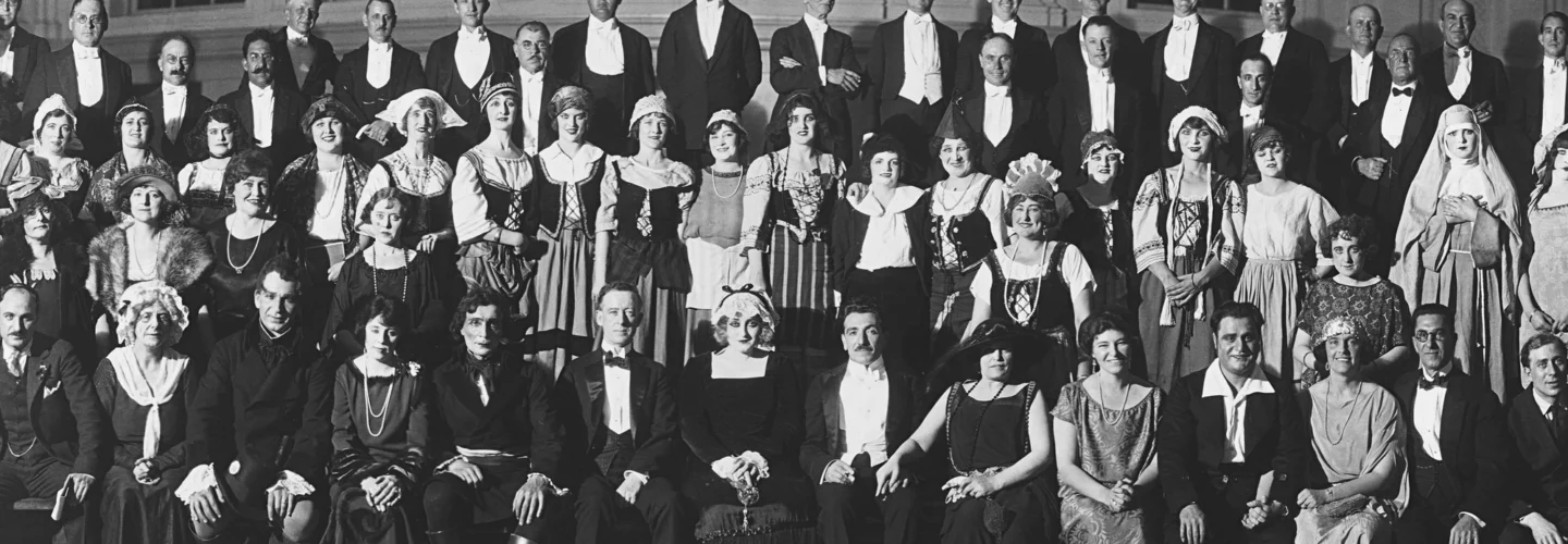 Black and white photo of a 1923 San Francisco Opera cast