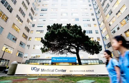 The front entrance of UCSF Medical Center